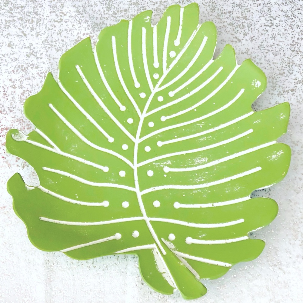 $10 NWT Summer Coastal Village Green Leaf Decorative Tray